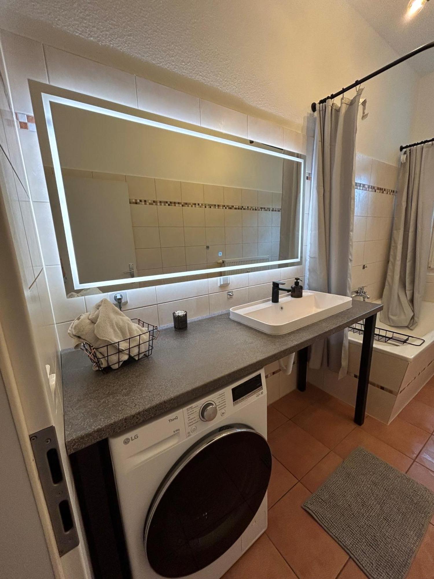 Mintara Komfort Apartment Mit Grill -Terrasse, Sky Und Parkplatz Maagdenburg Buitenkant foto